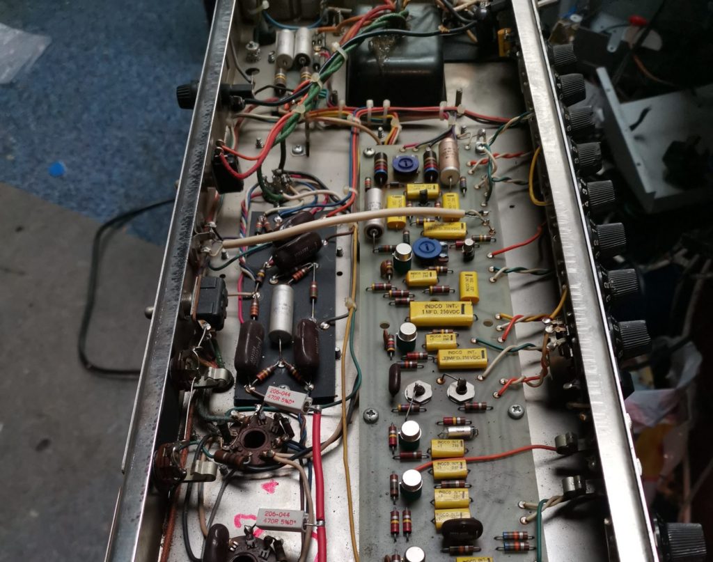 Musicman amplifier Hybrid design inside