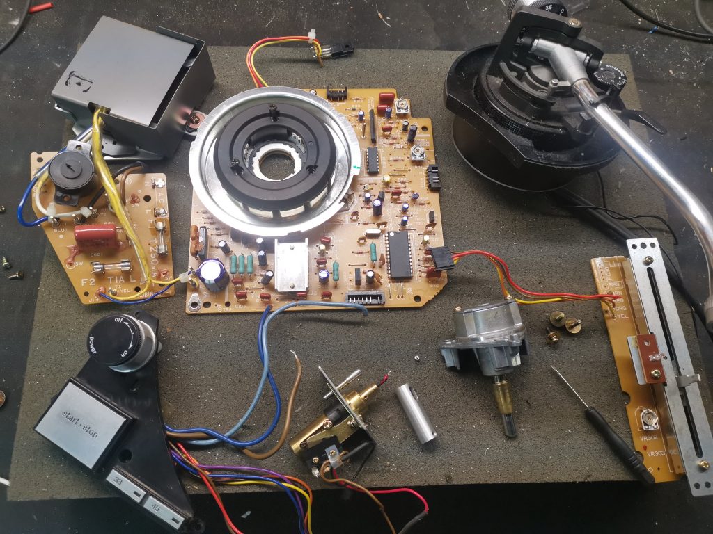 Technics 1210 inside circuit board removed